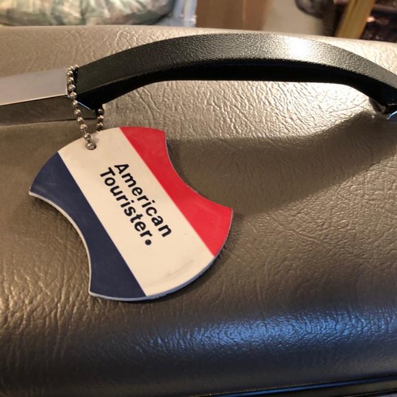 American Tourister Train Case - Picture 2 of 3